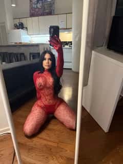 (645)666-8855 is 0andoffers nuru massages, asian massage, bodyrubs in Chicago and available for service_location_bothon rubrankings HOLA, SOY CLOE ? ? ME ENCANTA atender a los demás y encuentro placer en complacer ?. Lo que necesitas no es fácil de encontrar. Buscas más que lo ordinario, buscas una experiencia‼️Disfruta de la máxima relajación con mis sensuales servicios de Masaje Nuru/B2B, por nombrar algunos?

Ofrezco un lugar discreto y acogedor donde la iluminación suave y el ambiente tranquilo te invitan a relajarte. Mis habilidades aseguran una experiencia relajante que satisface las necesidades de tu cuerpo, dejándote rejuvenecido, aliviado del estrés?

Ya sea que desees calidez y cercanía o un toque curativo sensual profundo, puedo brindarte todo eso y más? He sido especialista en terapia táctil durante más de 3 años, así que sé exactamente qué hacer para brindarte pura alegría a ti y a tu cuerpo?

Anhelarás mi toque cuando te vayas. Disfruto del arte del trabajo corporal y busco crear experiencias sensacionales. Soy muy divertida, así que asegúrate de reservar suficiente tiempo conmigo, ¡espero conocerte!