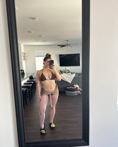 (945)399-0225 is Caucasianand offers nuru massages, asian massage, bodyrubs in Tampa and available for both on rubrankings I’m here to give you an unforgettable experience you’re gonna love