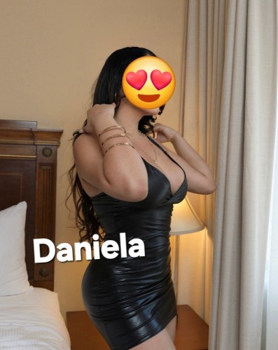 (713)816-4870 is Latinoand offers nuru massages, asian massage, bodyrubs in Houston and available for incall on rubrankings Soy Daniela una chica muy atractiva, mi cuerpo es completamente natural, soy muy profesional para realizar mis sesiones, me gusta hacer bien mi trabajo que tu quedes complacido para que regreses por más, trato a todos como reyes, todos aqui son bienvenidos. 
Reglas dentro de la sesión
No está permitido el uso del celular.
No cámaras. 
Debemos de ser respetuosos ambas partes.
Estoy seguro que después de mi sesión no volverás a buscar a otra terapista...haré q tu dinero   gastado halla valido la pena.