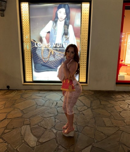 (951)403-9070 is 0andoffers nuru massages, asian massage, bodyrubs in Nashville and available for service_location_bothon rubrankings Hi my name is Naomi, I am 4’10 I have ginger hair, used to be blonde & green eyes, I have a nice build and a great smile. 🫶🏼😁 
I offer a great time and great services, in and out call is available ! hit me up to discuss further details ❤️