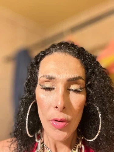 Chicago BodyRubs Offered By (630)229-1406 | Bodyrubs (630)229-1406 is Latinoand offers nuru massages, asian massage, bodyrubs in Chicago and available for both on rubrankings Sexy brunette bombshell