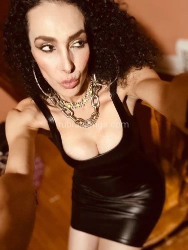 Chicago BodyRubs Offered By (630)229-1406 | Bodyrubs (630)229-1406 is Latinoand offers nuru massages, asian massage, bodyrubs in Chicago and available for both on rubrankings Sexy brunette bombshell