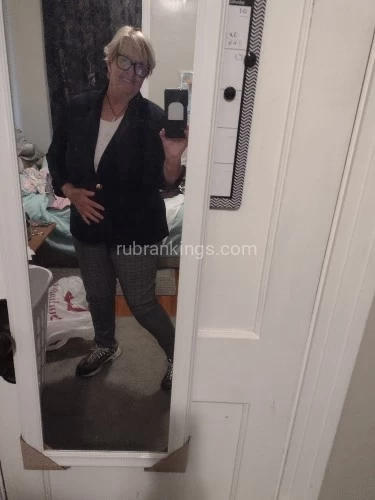 (314)852-0234 is Caucasianand offers nuru massages, asian massage, bodyrubs in St louis and available for incall on rubrankings I love to give great massages and you love to get great massages! I work out of my house. I have a heated massage table and always clean linens! Shower is available if you need it. Good hygiene is a must!  I'm available 10:00 a.m. to 7:00 p.m. 7 days a week. Text or call if I don't respond for some reason please reach out again! I offer 30, 60 and 90 minutes sessions! I promise you won't be disappointed!  All races gratefully welcomed!