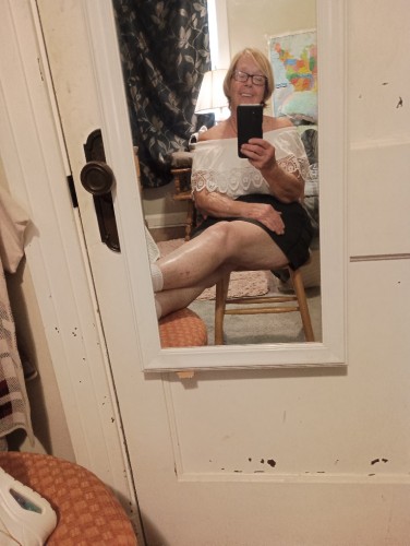 (314)852-0234 is Caucasianand offers nuru massages, asian massage, bodyrubs in St louis and available for incall on rubrankings I love to give great massages and you love to get great massages! I work out of my house. I have a heated massage table and always clean linens! Shower is available if you need it. Good hygiene is a must!  I'm available 10:00 a.m. to 7:00 p.m. 7 days a week. Text or call if I don't respond for some reason please reach out again! I offer 30, 60 and 90 minutes sessions! I promise you won't be disappointed!  All races gratefully welcomed!