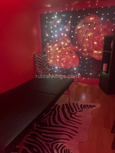 (615)682-0528 is Caucasianand offers nuru massages, asian massage, bodyrubs in Nashville and available for both on rubrankings Hey guys! I’m back in the area and ready to play ?
I’m an absolute gentleman’s choice; sexy, spicy, easygoing, articulate, intelligent, and undoubtedly sweet! I love to show a true gentleman a genuinely good time. Treat me right and I’ll make your day or night simply unforgettable! ??

~Shower available 
~Hot towels 
~Clean spa like setting 
~Discreet location 
~ Candy/mints and beverages available

✨Tips are not required but greatly appreciated! ✨
Not a license MT , entertainment purposes only. 