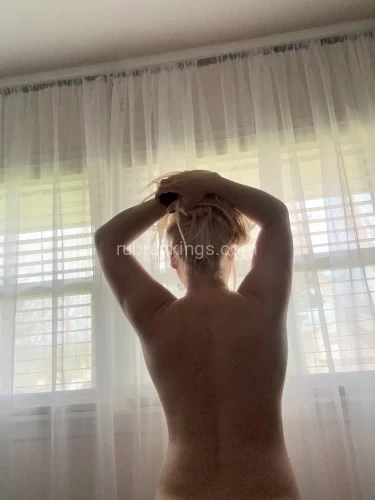 (312)998-2165 is Caucasianand offers nuru massages, asian massage, bodyrubs in Chicago and available for both on rubrankings I have long blond hair, green eyes, pouty lips. 34DD breast and curry yet fit figure. I do not answer explicit questions and blocked calls.                                            1h body rub 20030 min body rub 140Incall - Gurnee