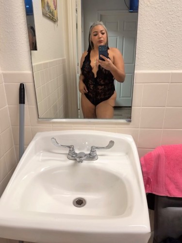 (214)916-9952 is Latinoand offers nuru massages, asian massage, bodyrubs in Dallas and available for both on rubrankings Chica latina