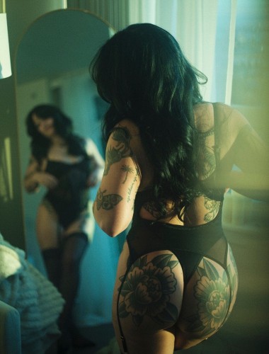San diego BodyRubs Offered By (707)242-7802 | Bodyrubs (707)242-7802 is Caucasianand offers nuru massages, asian massage, bodyrubs in San diego and available for incall on rubrankings Hi handsome, I’m Aria & I’m here to serve you 😉
5’0
24 years young
Chocolate brown hair
Brown eyes
Former gymnast
A lot of tease = a whole lot of satisfaction.
Feminine energy, soothing hands, and an unforgettable experience that melts away stress and leaves you wanting to return.
For those looking to indulge in a more private escape, my time is reserved as follows:
30 minutes — 180 roses
45 minutes — 240 roses
60 minutes — 280 roses
Xoxo 💋