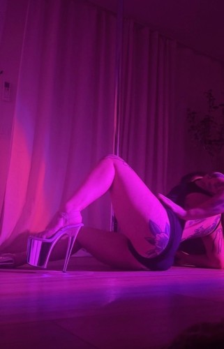 (707)242-7802 is Caucasianand offers nuru massages, asian massage, bodyrubs in San diego and available for incall on rubrankings Hi handsome, I’m Aria & I’m here to serve you 😉 

5’0
24 years young 
Chocolate brown hair 
Brown eyes 
Former gymnast 

A lot of tease = a whole lot of satisfaction.
Feminine energy, soothing hands, and an unforgettable experience that melts away stress and leaves you wanting to return.

For those looking to indulge in a more private escape, my time is reserved as follows:

30 minutes — 180 roses
45 minutes — 240 roses
60 minutes — 280 roses

Xoxo 💋 
