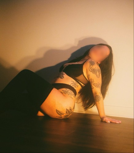 San diego BodyRubs Offered By (707)242-7802 | Bodyrubs (707)242-7802 is Caucasianand offers nuru massages, asian massage, bodyrubs in San diego and available for incall on rubrankings Hi handsome, I’m Aria & I’m here to serve you 😉
5’0
24 years young
Chocolate brown hair
Brown eyes
Former gymnast
A lot of tease = a whole lot of satisfaction.
Feminine energy, soothing hands, and an unforgettable experience that melts away stress and leaves you wanting to return.
For those looking to indulge in a more private escape, my time is reserved as follows:
30 minutes — 180 roses
45 minutes — 240 roses
60 minutes — 280 roses
Xoxo 💋