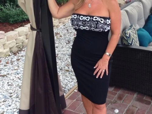 Chicago BodyRubs Offered By (331)223-3143 | Bodyrubs (331)223-3143 is Caucasianand offers nuru massages, asian massage, bodyrubs in Chicago and available for incall on rubrankings Blonde and busty mature MILF. No games. No deposit. Cash only. Come see a seasoned professional in a quiet and relaxed setting. Bring wine to set the tone. Erotic massage and much more. Call or text me 3/3/1 2/2/3 3/1/4/3
Kelly