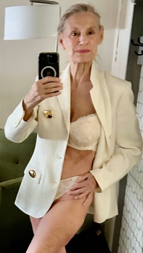 (954)309-6451 is Caucasianand offers nuru massages, asian massage, bodyrubs in Chicago and available for both on rubrankings Hello my name is Catherine,

I am a petite natural blonde with  All Natural  curves. You will find that I am mature,elegant and easy to get to know. I have often been described as having an aristocratic/classy good look. Adding to my mystic is a refined ,soft ,and very well spoken sexy voice. Whether you get lost in my voice or within my arms I will help you forget all your real world issues of the day . Letting your stress simply all be forgotten or be replaced by discovering new feelings through the art of arousal's from  Our moments Together  I would love to hear about your successes and challenges And to get to know you on any level you wish to share with me. In today's world with all it's stresses and responsibilities, My goal is to give you that adventure and escape that your heart desires from the challenges of every day life . Through laughter and lite-hearted conversations you'll find I am a wonderful listener. All though I am very passionate about my privacy as well as yours.

I truly love what I do and have just as much fun as you shall. I definitely like to pamper, which will make you want to return again and again. If you are looking for something real step back into time with me and let's indulge our senses, our minds and get lost in our moments, Whether a formal evening function Or a casual afternoon rendezvous, or a fantasy trip to  Your World  You will have a sophisticated, light hearted, and beautiful well balanced woman as your companion . I am one who enjoys intelligent conversation and/or the warmth of the quite moments we shall have in discovery.

Don't waste another minute, call me today! Massage and bubble bath available!

✅ Sensual Massage
✅ Prostate Massage
✅ Shower
✅ Bubble Bath
✅ Milking
