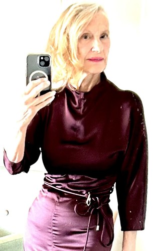 Chicago BodyRubs Offered By (954)309-6451 | Bodyrubs (954)309-6451 is Caucasianand offers nuru massages, asian massage, bodyrubs in Chicago and available for both on rubrankings Hello my name is Catherine,
I am a petite natural blonde with All Natural curves. You will find that I am mature,elegant and easy to get to know. I have often been described as having an aristocratic/classy good look. Adding to my mystic is a refined ,soft ,and very well spoken sexy voice. Whether you get lost in my voice or within my arms I will help you forget all your real world issues of the day . Letting your stress simply all be forgotten or be replaced by discovering new feelings through the art of arousal's from Our moments Together I would love to hear about your successes and challenges And to get to know you on any level you wish to share with me. In today's world with all it's stresses and responsibilities, My goal is to give you that adventure and escape that your heart desires from the challenges of every day life . Through laughter and lite-hearted conversations you'll find I am a wonderful listener. All though I am very passionate about my privacy as well as yours.
I truly love what I do and have just as much fun as you shall. I definitely like to pamper, which will make you want to return again and again. If you are looking for something real step back into time with me and let's indulge our senses, our minds and get lost in our moments, Whether a formal evening function Or a casual afternoon rendezvous, or a fantasy trip to Your World You will have a sophisticated, light hearted, and beautiful well balanced woman as your companion . I am one who enjoys intelligent conversation and/or the warmth of the quite moments we shall have in discovery.
Don't waste another minute, call me today! Massage and bubble bath available!
✅ Sensual Massage
✅ Prostate Massage
✅ Shower
✅ Bubble Bath
✅ Milking