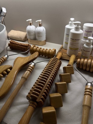 (210)286-1781 is Latinoand offers nuru massages, asian massage, bodyrubs in Phoenix and available for both on rubrankings Hello! I’m Evelyn, a licensed and highly skilled massage therapist dedicated to helping clients unwind from stress, reduce muscle tension, and alleviate chronic discomfort. If you often feel overwhelmed, stiff, or fatigued, Jaine Massage Therapy offers customized treatments designed to meet your specific needs and wellness goals.

I utilize a variety of techniques to:

- Melt away stress and muscular tension through gentle, soothing strokes
- Reduce chronic pain and inflammation with targeted deep tissue therapy
- Enhance flexibility and improve range of motion with specialized stretching
- Promote overall well-being and deep relaxation for mind and body

Services Offered:

- Swedish Massage for gentle relaxation and stress relief
- Deep Tissue Massage to address stubborn knots and persistent pain
- Sports Massage designed for athletes and active individuals
- Aromatherapy incorporating essential oils for heightened relaxation
- Hot Stone Therapy to melt away muscle tension and increase circulation
- Nuru Massage for a unique, sensual experience
- Free Shower available before or after your session
- B2B Massage, GFE & 69, Suck no cover, Kissing – tailored intimacy services
- Guaranteed 100% satisfaction with each visit

What You Can Expect:

- A peaceful, calming environment meticulously designed for comfort
- A thorough consultation to identify your specific needs and preferences
- A personalized massage plan aligned with your wellness goals
- A relaxing, rejuvenating experience to refresh your body and mind
- A complimentary happy ending to enhance your satisfaction 😉❤️

Additional Services Available:

- Handjob / Hand Release
- Premium Blowjob & Tits Job
- Customized sessions designed to suit your personal style

I prioritize cleanliness, safety, and discretion, ensuring you always return for more enjoyable visits with the charming and attentive Sweet-Rose 😍🥰

Schedule your appointment now to experience the ultimate relaxation! ❤️🤝

Contact Details:

Phone: 📞 +1 (210) 286-1781
WhatsApp:  +1 (210) 286-1781
Telegram: @elena_jo23
Signal: +1 830-346-2399