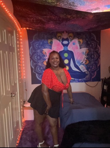 (832)713-7073 is Blackand offers nuru massages, asian massage, bodyrubs in Houston and available for both on rubrankings Now that I have your Attention 
Let me introduce myself; I’m Goddess Royal
• From Ohio 
•over 1000 hrs N Massage Therapist 
•an Mazing energy & Great sense of humor 
•Mild 2 Deep Pressure & Techniques 2 Reset some Muscles & have you cumin back for more
My time starts when your on my table; Not a minute sooner:
Now about that Neck Work: 
60 Minutes –Relax  Full body Swedish Massage ( Head 2 Toe)
My most popular session 
90 Minutes –  Rejuvenate this session allows me to do more detailed work on the Neck shoulders upper back from either sitting at a desk all day or grinding your teeth

120 Minutes – Reset Neck & Glute work included 
Two full hours dedicated to detailed work from head to toe, restoring balance and alignment—especially in the hips, low back, and other areas that need extra care.
I offer incall with shower & outcall if room is to small I can bring a bed attachment 
Book you some Relaxation! 