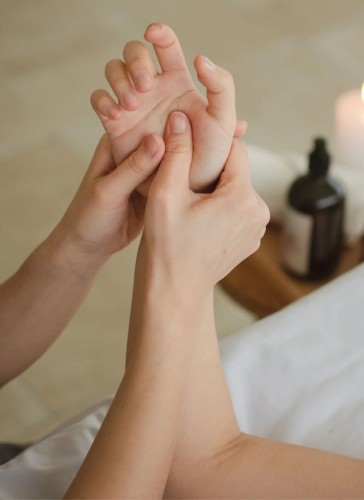 Nashville BodyRubs Offered By (606)200-2015 | Bodyrubs (606)200-2015 is otherand offers nuru massages, asian massage, bodyrubs in Nashville and available for both on rubrankings Warm, inviting, and effortlessly charming. I offer a laid-back and unforgettable experience. With just the right touch of allure and a genuine, down-to-earth vibe, I create a space where you feel truly at ease. Whether we’re spending time together in my serene setting or I’m joining you in yours, expect comfort, cleanliness, and a connection that feels natural and safe.
Full Services: Nuru, Swedish massage, body-to-body (B2B), “riding the wave,” anal, oral, and vaginal sex, sloppy BJ, BBBJ, bareback pegging, car meet, deep tissue massage, kissing, fetish, girlfriend experience, sensual massage, prostate massage, fingering or hand jobs, and I’m into kinks. Additionally, the milking table experience, VIP Nuru experience, and warm oil massage.
