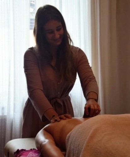 Nashville BodyRubs Offered By (606)200-2015 | Bodyrubs (606)200-2015 is otherand offers nuru massages, asian massage, bodyrubs in Nashville and available for both on rubrankings Warm, inviting, and effortlessly charming. I offer a laid-back and unforgettable experience. With just the right touch of allure and a genuine, down-to-earth vibe, I create a space where you feel truly at ease. Whether we’re spending time together in my serene setting or I’m joining you in yours, expect comfort, cleanliness, and a connection that feels natural and safe.
Full Services: Nuru, Swedish massage, body-to-body (B2B), “riding the wave,” anal, oral, and vaginal sex, sloppy BJ, BBBJ, bareback pegging, car meet, deep tissue massage, kissing, fetish, girlfriend experience, sensual massage, prostate massage, fingering or hand jobs, and I’m into kinks. Additionally, the milking table experience, VIP Nuru experience, and warm oil massage.