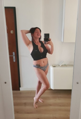 Richmond BodyRubs Offered By (520)222-4010 | Bodyrubs (520)222-4010 is Caucasianand offers nuru massages, asian massage, bodyrubs in Richmond and available for both on rubrankings I am a licensed and certified massage therapist, providing a sensual and deeply relaxing full-body rub. This service is tailored for a relaxed personal experience rather than therapeutic treatment. You'll have the option to dress down to your comfort level, and draping is entirely optional.
My services indulge in varieties of massage options including 🥰 Nuru, Golden Shower, Deep Tissue, Sports Therapeutic, Sensual, Prostate, Swedish, and Hot Stone massages. ❤️ Experience a discreet and sensual rubdown. ❤️ Enjoy the Milking Table Experience, Riding The Wave, Riding The Wave & B2B, Tantric Lingam Massage, and VIP Nuru Experience. ❤️ Rest assured, my top priority is providing exceptional customer service in a clean and comfortable environment, using the best techniques and offering the highest quality service with the best attitude for an unforgettable experience.
——
(INCALL)
My private location, situated in a secure residential area within a safe neighborhood, emphasizes your safety and comfort. It features a private massage chamber, facial equipment, massage table and chair, bathing facilities, jacuzzi, and VIP luxuries. ❤️❤️
(OUTCALL)
For mobile services, I accompany myself with my table, guaranteeing promptness and great flexibility to arrive at your location promptly for your scheduled appointment. ❤️❤️❤️
——
Feel free to text me : +1(520) 222-4010
Telegram ::::@Abellawilison1
SIGNAL::::: @Abella.38
Attention: GOOD HYGIENE IS A MUST OR I WILL TURN YOU AROUND AT THE DOOR..GAME PLAYERS WILL BE BLOCKED