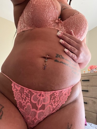 (502)600-2978 is Caucasianand offers nuru massages, asian massage, bodyrubs in Louisville and available for both on rubrankings Lil Cierra