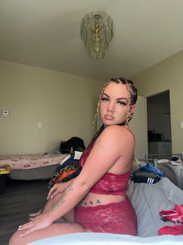 (502)600-2978 is Caucasianand offers nuru massages, asian massage, bodyrubs in Louisville and available for both on rubrankings Lil Cierra