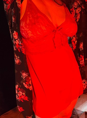 (636)378-0674 is Caucasianand offers nuru massages, asian massage, bodyrubs in St louis and available for both on rubrankings If you’re looking for something genuine, effortless, and a little unforgettable, you’ve just found it.

Based in St. Louis, I offer a relaxed, upscale experience centered around presence, feminine energy, and true restoration. Time with me is designed to help you slow down, soften, and reconnect - mentally, physically, and energetically.

I’m 5’4 with blue eyes, soft curves, and a warm, calming presence. I’m often described as engaging, intuitive, and naturally grounding -the kind of woman who helps you feel at ease without effort.

My approach is rooted in the idea that pleasure, when experienced with intention, can be deeply restorative. I specialize in a meditative, full-body sensual touch experience designed to ease tension, awaken your senses, and bring you back into your body in a way that feels both calming and indulgent.

Each session is unhurried and thoughtfully guided. I work with a low volume of clients to ensure my full attention, energy, and presence are given to every experience. There is no menu or upselling, just a consistent, high-quality offering for those who value discretion, ease, and genuine care.

My space is private, clean, and intentionally designed to feel peaceful and welcoming. I prioritize respect, clear boundaries, and mutual comfort at all times. If you’re seeking a refined escape where you can fully unwind, reset, and be taken care of, you will feel right at home here.

$150 Hhr
$200 per hour
My name is Maggie