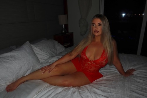 (305)724-7176 is Caucasianand offers nuru massages, asian massage, bodyrubs in Tampa and available for both on rubrankings Beautiful blonde natural European here to bring you a relaxing time 