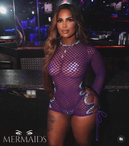 (862)340-8701 is Latinoand offers nuru massages, asian massage, bodyrubs in New york city nyc and available for both on rubrankings I’m your Dominican secret from the Bronx! 

Ho my name is Alexis ! I have an Incall in the Bronx and willing to do outcalls as well! 

Basic massage( it’s done in a table, as I wear lingerie for you!)
Hour $400
2 hour $800

Gfe 
Hour $900
2 hour $1800
4 hour $3800
Overnight $8000

For more info +1 (862) 340-8701