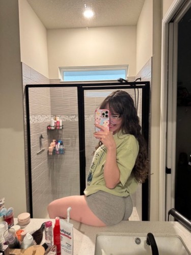 (227)277-4325 is Caucasianand offers nuru massages, asian massage, bodyrubs in Seattle and available for both on rubrankings I’m down for hookup and massage with happy ending 
I offer  a variety of massage types including Sport Therapeutic, 
Sensual Massage, Nuru, 
Deep Tissue, 
Swedish Massage ,Prostate Massage, .