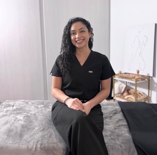 Chicago BodyRubs Offered By (708)665-5472 | Bodyrubs (708)665-5472 is Latinoand offers nuru massages, asian massage, bodyrubs in Chicago and available for incall on rubrankings Experience true relaxation at our wellness spa, conveniently located nearBerwyn, IL
Whether you’re looking to relieve stress, calm your nervous system, ease muscle tension, or enjoy a soothing lymphatic massage, we’re here to create a personalized experience tailored to your needs. Every session is unhurried, peaceful, and focused on helping you leave feeling refreshed and restored.
✨ 60-Minute Massage — $120
✨ 45-Minute Massage — $100
✨ 4-Hand Massage — $200
Text or call us to schedule your appointment—we’d love to help you relax and recharge 🌱