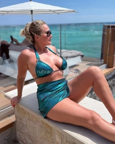 (618)440-6885 is Caucasianand offers nuru massages, asian massage, bodyrubs in Chicago and available for both on rubrankings My services are great and reliable. I am easy-going and friendly, Sexy, sweet by nature with athletic curves and strong arms.You can expect a treatment that involves: ♡ Massage that is designed to smooth and relax you with relaxing music, ♡ For a complete wellness experience you can combine massage, including hot stones✅Put your body in good hands✅Whether you’re experiencing chronic pain or you”d simply like to enjoy some relaxation after a long week, hand & stone would love to help you.✅I provide top -notch massage Our professional massage therapists are trained in a variety of traditional and contemporary techniques designed to improve blood flow and promote feelings of well-being. You deserve it.FBSM Sessions:✨ Photos are 100% real and recent✨ Independent provider ✨ Office/Spa like setting ✨ Deep tissue✨ Mutual touch✨ Discreet & Safe location ✨ Outcall available upon location Incall Fees: Hh $120Hr $2002hrs $4003hrs $550I’m a married mans best kept secret ;)Text me now to book your appointment❤️