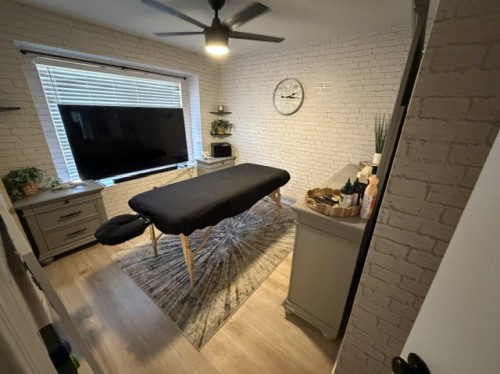 Phoenix BodyRubs Offered By (480)670-0440 | Bodyrubs (480)670-0440 is Latinoand offers nuru massages, asian massage, bodyrubs in Phoenix and available for incall on rubrankings Hello, my name is Maggie. I work out daily and after competing, I realized that we put our bodies through a lot, and I found that massages help relieve the stress and tension after a good work out.
Massage Services:
Swedish Massage for those looking for a lighter touch.
Deep Tissue Massage for muscle recovery and tension relief.
Stress Relief and more.
Appointments: Text is the fastest way to book. 480-670-0440