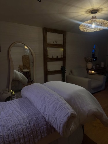 Chicago BodyRubs Offered By (380)261-9716 | Bodyrubs (380)261-9716 is Caucasianand offers nuru massages, asian massage, bodyrubs in Chicago and available for both on rubrankings I DO MASSAGE AND DO A BODY RUB. I AM LICENSED AND CERTIFIED.
I hope you are taking time for self care amidst your busy-ness.. Take some time to chillax take good care of your body, mind, and spirit with my custom blended Aromatherapy while you having some cool massaging therapy with me.
I'm a License Massage therapist for men who want a Professional Massage in a relaxed settings.
I OFFER FULL TRADITIONAL And TANTRIC MESSAGE, A BLEND OF SWEDISH, DEEP TISSUE WHERE NEEDED, REFLEXOLOGY FOR FEET, HANDS AND OUTER EARS AND AROMATHERAPY.?♂️??✋
DEEP TISSUE MASSAGE
SWEDISH MASSAGE
SPORTS MASSAGE
HOT STONES
FULL BODY TANTRIC MASSAGE
I have nice and cool place with big windows that allow fresh air till we finished with your service, Visit me in my private studio to experience gently and peaceful body massage.
MASSAGE RATES
60 MIN $200.00
90 MIN $250.00
120 MIN $300
NOTE: I DON’T ACCEPT CASH PAYMENT
>Your session will NEVER be rushed, and we'll take our time slowly exploring one vibrant sensation after another.
> Stay well and be well, My prayer are for peace, health and healing for you. THANK YOU
Text for booking: +13802619716
WhatsApp: +19283896802