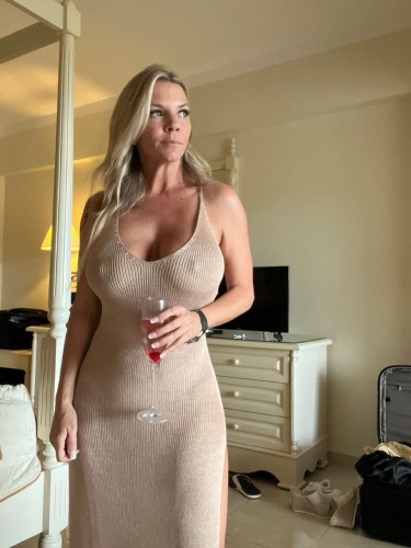 Miami BodyRubs Offered By (843)224-7167 | Bodyrubs (843)224-7167 is Caucasianand offers nuru massages, asian massage, bodyrubs in Miami and available for both on rubrankings I am anne cone a licensed massage therapist, I’m 41 years old. I offer both hookups and full-body massages, focusing on delivering a sultry and deeply relaxing experience. My priority is your comfort and satisfaction. In a 🍎serene and inviting setting, I utilize effective techniques and a smooth, rhythmic flow to ensure a calming and therapeutic massage session.
I've been giving massages for over 3 years and still very much love what I do! NO PIMP I work on my own
My place is private (no one here but you and l), very discreet, clean and disinfected between clients, fresh Bbbb, pleasantly scented, your choice of music, phone chargers available, hot towel service, private parking if needed, etc. When the hour is yours- I go all out.
Thee best massage creme, proper equipment for any modality of massage, knowledge of all massage techniques performed, also a treatment plan if requested. If you just need someone to talk to while you're getting rubbed down, I'm a great listener, I do not judge, and l'll be sure to ease your mind as well as body. I provide all kinds of massage and BODYRUBS with happy ending . For both outcall service and incall. l'm clean, nice, friendly, Accommodating, and as discreet as you want. Soft delightful skin, beautiful face and a natural body. The good thing is that you can try as many menus as possible in a single appointment, as charge according to how much time you spend with me. Don't hesitate to text if you're married or single just text me if you are in need of some pleasurable moment. also like to party l'm 100 honest and sincere lady vou'd ever love to meet 'm available all dav and night for InCall and OutCall.
Text: 8432247167
WhatsApp:8432247167
Telegram: @bstmassuese_021
Zangi:66-0761-7389
Signal: annebeauty.77