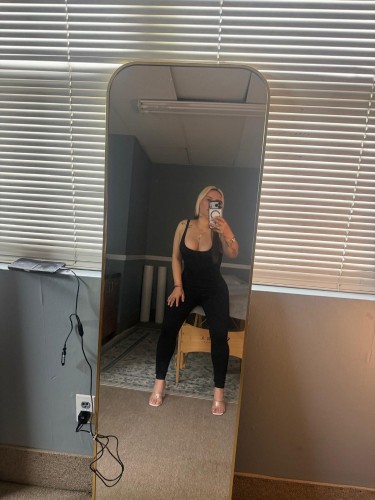 Fresno BodyRubs Offered By (617)407-9627 | Bodyrubs (617)407-9627 is Latinoand offers nuru massages, asian massage, bodyrubs in Fresno and available for both on rubrankings Soya una chica colombiana muy complaciente ven para que disfrute de un buen masaje πββοΈ
