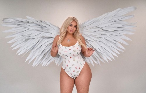 (725)276-5361 is Caucasianand offers nuru massages, asian massage, bodyrubs in Las vegas and available for both on rubrankings Im a striking blonde with mesmerizing blue eyes, a killer figure, and  a talent for making you feel like the only man in the room. I blend elegance,  confidence, and sharp conversation with an undeniable sex appeal that turns  heads and keeps them spinning.  I’m not here to play games — I know exactly what you want, and I deliver with  style, class, and absolute discretion. Whether you’re looking to impress at an  event, escape your routine, or indulge in something more intimate, I offer a  luxury experience tailored to your desires.