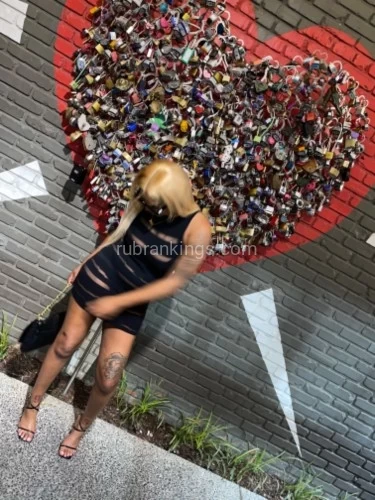 (662)212-0715 is Mixedand offers nuru massages, asian massage, bodyrubs in Chicago and available for both on rubrankings Hi baby I’m very discreet & professional I provide an amazing safe experience! Very welcoming.. Let’s chat! ?