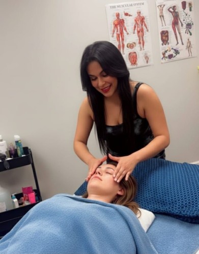 (832)400-7453 is Latinoand offers nuru massages, asian massage, bodyrubs in Houston and available for incall on rubrankings My name is Luz, I am 42 years old, I am  mature women ,serious, respectful and professional person. I can do 30-minute or one-hour sessions, respecting the time you have paid for, without rush, I DO NOT STEALS YOUR TIME, and I give you a relaxing session with rich aromatic essences, stones and hot towels for a better result, I can also give you couping to remove toxins. I am a specialist in body relaxation, I like to be respected during the session and I respectful too.
