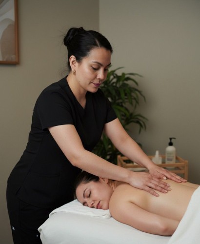 (832)400-7453 is Latinoand offers nuru massages, asian massage, bodyrubs in Houston and available for incall on rubrankings My name is Luz, I am 42 years old, I am  mature women ,serious, respectful and professional person. I can do 30-minute or one-hour sessions, respecting the time you have paid for, without rush, I DO NOT STEALS YOUR TIME, and I give you a relaxing session with rich aromatic essences, stones and hot towels for a better result, I can also give you couping to remove toxins. I am a specialist in body relaxation, I like to be respected during the session and I respectful too.
