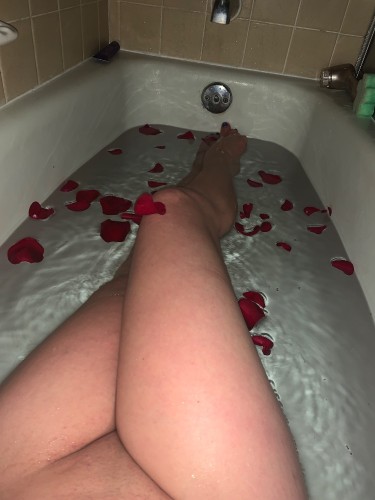 San diego BodyRubs Offered By (619)990-0391 | Bodyrubs (619)990-0391 is Caucasianand offers nuru massages, asian massage, bodyrubs in San diego and available for on rubrankings Hey Gentlemen,
I’m Lyndsey!!
I would love the opportunity to meet new clients and see old clients as well.
?I have an upscale private suite with Nice shower!
*Candles
* Unscented Oils
*Fresh linen
*Soft Music & the best part ME!
?? I offer ~ FBSM
hour 240
90 min 340
???looking for a little more fun
♥️♥️ I offer ~ GFE
Hhr 240
Hour 400
90 mins 600
????? It you want to really get to know how wonderful I am we can arrange a dinner date or night out! I’m available from 9am-12am Monday- Sunday.
❤️❤️❤️❤️For more information or to set up a session txt or call me!! Looking forward to hearing from you soon!!! xoxo
DOUBLES & NURU AVAILABLE
♥️♥️♥️plz txt for more information!!