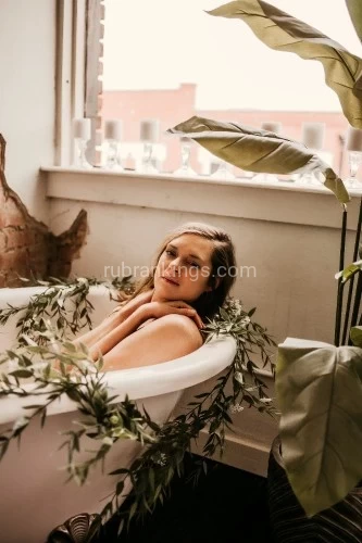 (214)253-9787 is Caucasianand offers nuru massages, asian massage, bodyrubs in Dallas and available for both on rubrankings Relaxing body rub with Gwenyth!