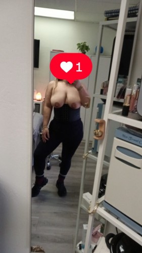 (602)290-8795 is Latinoand offers nuru massages, asian massage, bodyrubs in Phoenix and available for both on rubrankings Chica candente Latina juguetona que quire llenarte de placer.