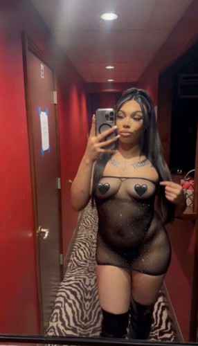 (847)496-8248 is Latinoand offers nuru massages, asian massage, bodyrubs in Chicago and available for both on rubrankings Come get the relaxation you deserve ! 
Licensed therapist , here to help release your stress, long day ! Safe location.  Deep tissue massages ,  Swedish , sport massages . 
 Prefer texts +1 847-496-8248  
Location westmont Il. 
4hand available. 
Justina && Lexi 
30mins  exotic massage 100 
Hr 160