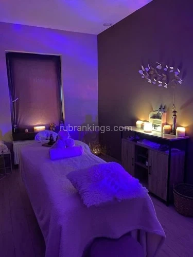 (585)202-2592 is Caucasianand offers nuru massages, asian massage, bodyrubs in Nashville and available for both on rubrankings 🔥Looking to ease your stress? Escape the real world and relax with Temptress(me) for a while😌. Whether you want to relax for the day or catch your second wind to conquer what's left of it, let me be your starting point. Discover a world of sensual delight with the exclusive Nuru massage, a deep tissue release, sports/recovery, mobility, and professional/office-worker tension  or a soothing Swedish experience. Let my skilled hands guide you through 30, 60, or 90 minutes of luxurious relaxation, leaving you refreshed and invigorated💞. 