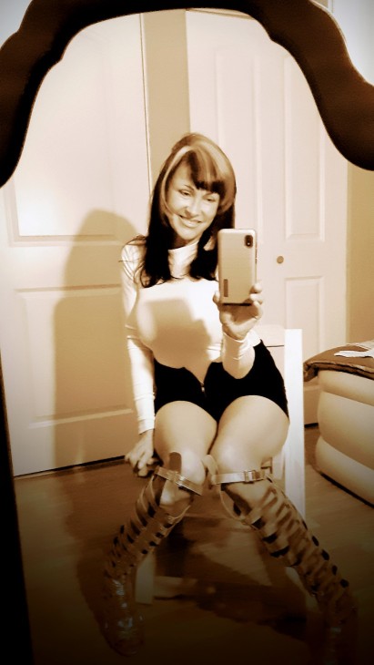 (937)993-4915 is Caucasianand offers nuru massages, asian massage, bodyrubs in Cincinnati and available for both on rubrankings 