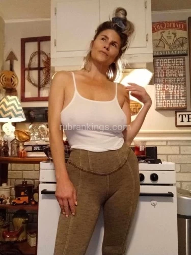(607)207-1237 is Caucasianand offers nuru massages, asian massage, bodyrubs in Charleston and available for both on rubrankings I’m available both Incall and outcall 