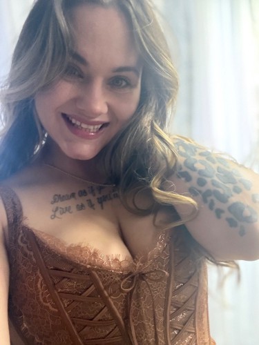 Cleveland BodyRubs Offered By (216)857-9138 | Bodyrubs (216)857-9138 is Caucasianand offers nuru massages, asian massage, bodyrubs in Cleveland and available for both on rubrankings Welcome to a space where your ultimate desire and
satisfaction are the priority. My touch has been described as intoxicating and incomparable!!!
Iβm super sensual & sexy, and highly addictive
I love what I do and you will love our time together.
The only thing youβll be left wondering is why did
it take you so long to indulgeβ¦
216 857 9138 Calls or Text