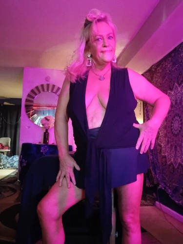 (380)283-9408 is Caucasianand offers nuru massages, asian massage, bodyrubs in Columbus and available for incall on rubrankings One of a kind delicious Hot OIL MASSAGE ? 
LEAVE THE STRESS AT THE DOOR! 
I oFFER A GREAT WAY TO RELAX YOUR BODY ,MIND, AND SPIRIT ❤️
I OFFER 1HR SESSIONS FULL BODY SENSUAL HOT OIL MASSAGE ? 
1HR.
30MIN
........ APPOINTMENT ONLY..TEXT ME..MAKE THAT APPOINTMENT NOW!!