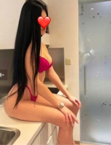 Houston BodyRubs Offered By (832)724-8062 | Bodyrubs (832)724-8062 is Latinoand offers nuru massages, asian massage, bodyrubs in Houston and available for incall on rubrankings Calm, graceful and deeply attentive. I create a serene space where you can fully unwind, slow your thoughts and reconnect with your body. My touch is gentle yet intentional, designed to ease tension and leave you feeling light, relaxed and renewed.
I offer a variety of massage experiences from deeper, stress-relieving techniques to soft, flowing movements with warm oils, aromatherapy and soothing treatments that melt away the day. Every session is unhurried, giving you the time to truly sink into comfort.
Iβm intuitive and present, naturally reading your needs and creating an atmosphere where you feel safe, cared for and completely at ease. Soft energy with quiet confidence and just a hint of playfulness once you relax.
Remember your comfort always comes first
Diana (832) 724-8062