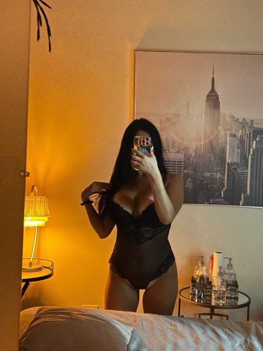 San jose BodyRubs Offered By (408)692-3330 | Bodyrubs (408)692-3330 is Caucasianand offers nuru massages, asian massage, bodyrubs in San jose and available for both on rubrankings I offer Exclusive Sensual Massage Experience🥂
Step into a private world of heat,🥵 touch, and temptation.
Dim lights, warm 😏oil, and slow, intimate body-to-body🥵 movements create an atmosphere where tension dissolves and desire awakens.
Every motion ☺️is deliberate, unhurried, and deeply sensual — designed to relax your body while teasing your senses.
A luxurious, discreet experience focused on connection🌴, pleasure👅, and complete surrender.
🍾Please be respectful on your inquiries.I Carter only upscale gentlemen for sensual massage.Feel free to inquire about my rates and different massage styles.