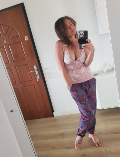 (520)222-4010 is Caucasianand offers nuru massages, asian massage, bodyrubs in Tampa and available for both on rubrankings I am a licensed and certified massage therapist, providing a sensual and deeply relaxing full-body rub. This service is tailored for a relaxed personal experience rather than therapeutic treatment. You'll have the option to dress down to your comfort level, and draping is entirely optional.
My services indulge in varieties of massage options including ? Nuru, Golden Shower, Deep Tissue, Sports Therapeutic, Sensual, Prostate, Swedish, and Hot Stone massages. ❤️ Experience a discreet and sensual rubdown. ❤️ Enjoy the Milking Table Experience, Riding The Wave, Riding The Wave & B2B, Tantric Lingam Massage, and VIP Nuru Experience. ❤️ Rest assured, my top priority is providing exceptional customer service in a clean and comfortable environment, using the best techniques and offering the highest quality service with the best attitude for an unforgettable experience.

——

(INCALL)
My private location, situated in a secure residential area within a safe neighborhood, emphasizes your safety and comfort. It features a private massage chamber, facial equipment, massage table and chair, bathing facilities, jacuzzi, and VIP luxuries. ❤️❤️


(OUTCALL)
For mobile services, I accompany myself with my table, guaranteeing promptness and great flexibility to arrive at your location promptly for your scheduled appointment. ❤️❤️❤️

——


Feel free to text me : +1 (520)222-4010

Telegram ::::@Abellawilison1

SIGNAL::::: @Abella.38


Attention: GOOD HYGIENE IS A MUST OR I WILL TURN YOU AROUND AT THE DOOR..GAME PLAYERS WILL BE BLOCKED
